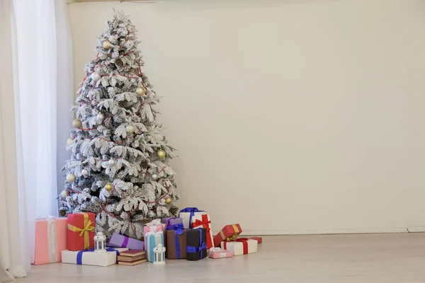 树圣诞树新年礼物节日卡片内饰 — 图库照片