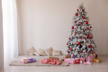 Neşeli Noel ağacı hediye yılbaşı ev iç