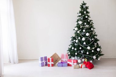 Noel iç ev Noel ağacı ve hediyeler Garland yeni yıl