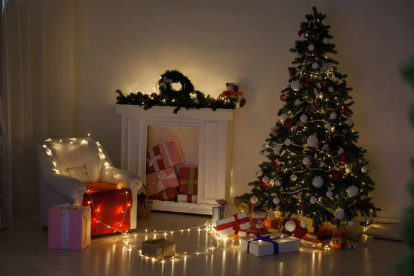 Garland nowy rok Wakacje Christmas wnętrze domu Choinka i prezenty — Zdjęcie stockowe