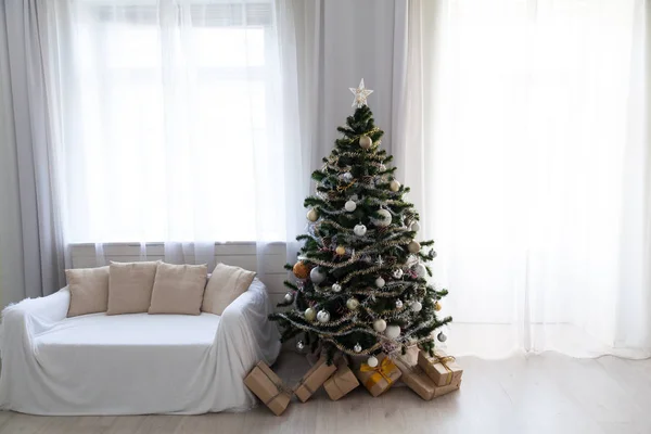 Weihnachten Interieur Home Weihnachtsbaum und Geschenke Neujahr Girlande — Stockfoto