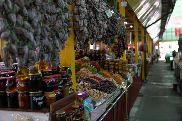 Productos de dulces orientales en el mercado en la tienda — Foto de Stock