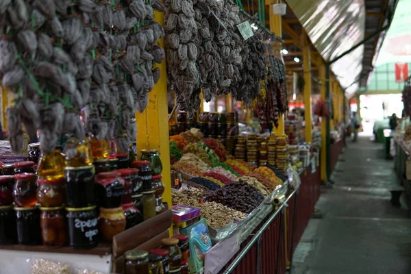 Produtos doces orientais no mercado na loja — Fotografia de Stock