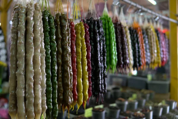Orientaliska godis produkter på marknaden i butik — Stockfoto