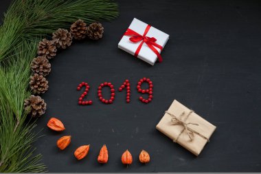 2019 yılbaşı ağacı Yılbaşı hediyeleri dekor dekorasyon kış tatil arka plan