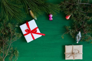 Neşeli Noel Noel tebrik Tatil Noel ağacı koniler hediyeler