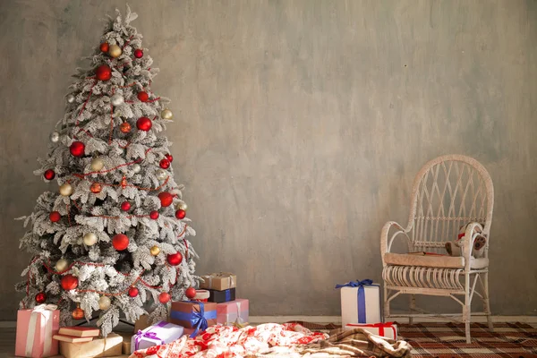 部屋の装飾ホワイト クリスマス ツリー メリー クリスマス新年のギフト — ストック写真