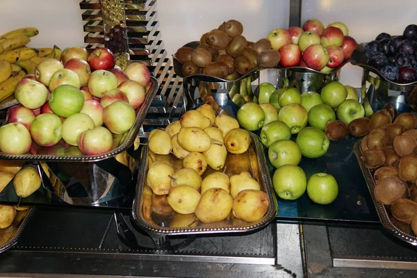 Lots of fruit on plates in the kitchen of the restaurant — Stock Photo, Image