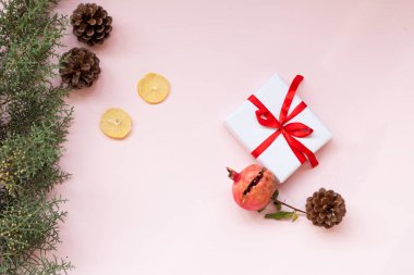 Noel arka plan yılbaşı ağacı Yılbaşı hediyeleri dekor dekorasyon kış tatil