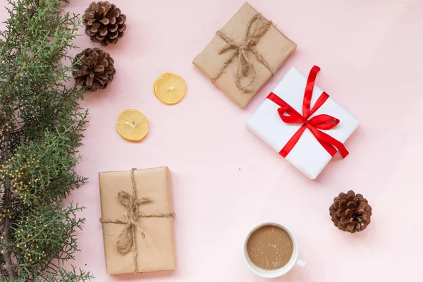 Noel arka plan yılbaşı ağacı Yılbaşı hediyeleri dekor dekorasyon kış tatil