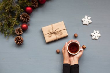 Noel arka plan yılbaşı ağacı Yılbaşı hediyeleri dekor dekorasyon kış tatil