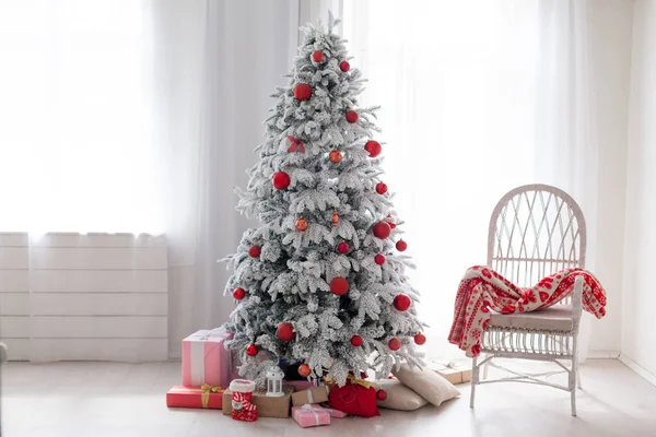 Fondo de Navidad Navidad decoración regalos juguetes copos de nieve árbol de Navidad vacaciones Interior — Foto de Stock