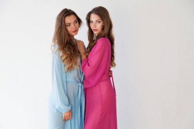 yatak yeni yıl Noel aşk üzerinde yatak odasında iki kadın