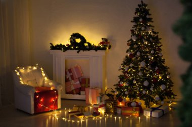 Hediyeler, Garland ışıkları yeni yıl kış tatili ile Noel ağacı