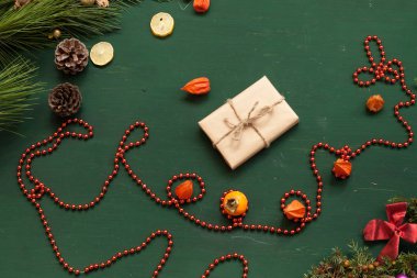 Yeni yıl ağacı hediyeler Noel süsleme dekorasyon arka plan kış tatil