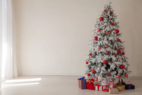 Karácsonyi háttér karácsonyfa újévi ajándékok dekoráció dekoráció téli ünnep — Stock Fotó