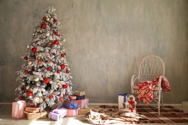 Fondo de Navidad Árbol de Navidad año nuevo regalos decoración vacaciones invierno —  Fotos de Stock