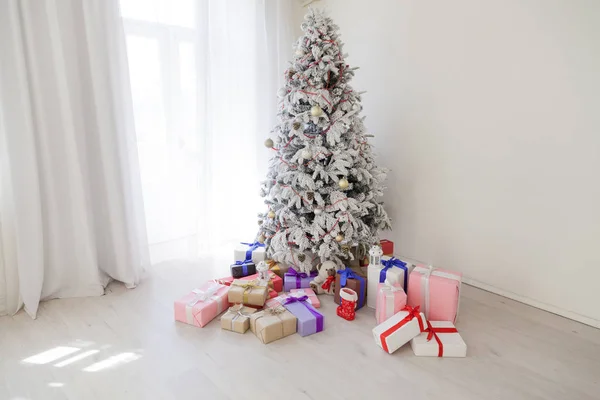 Casa Árvore Natal Interior Ano Novo Férias Presentes Inverno — Fotografia de Stock