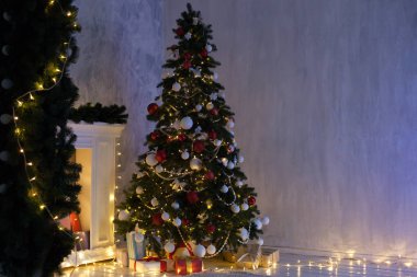 Hediyeler, Garland ışıkları yeni yıl ile Noel ağacı