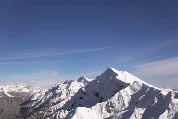 Montanhas nevadas estância de esqui viagem snowboard inverno — Fotografia de Stock