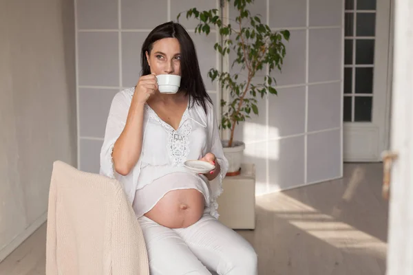 Hermosa mujer embarazada retrato géneros familia felicidad —  Fotos de Stock