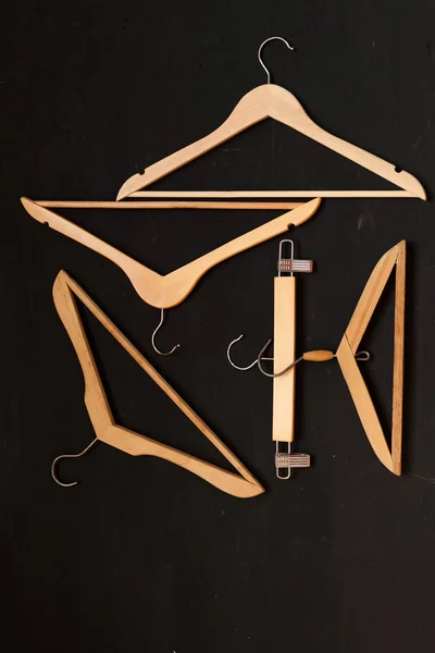 Hangers voor kleren kledingkast mode achtergrond mooie — Stockfoto