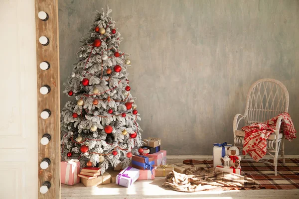 Fond de Noël Arbre de Noël nouvel an cadeaux décoration vacances hiver — Photo