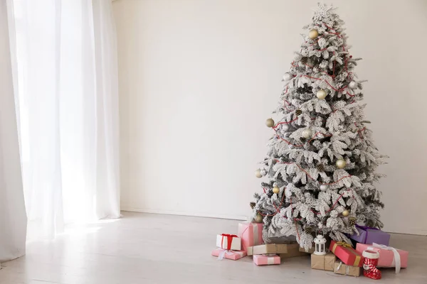 Tła Christmas Christmas tree nowy rok ozdoba prezenty wakacje zima — Zdjęcie stockowe