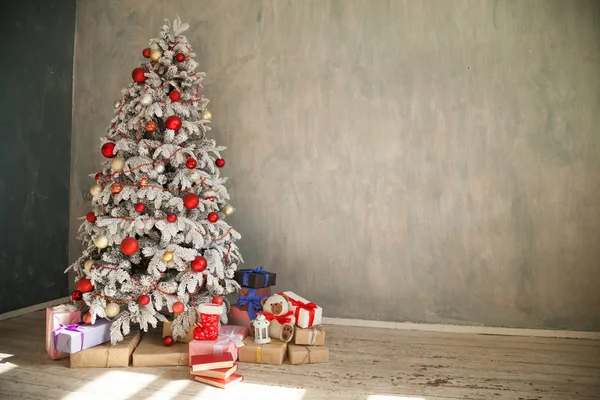 Fondo de Navidad Árbol de Navidad año nuevo regalos decoración vacaciones invierno —  Fotos de Stock