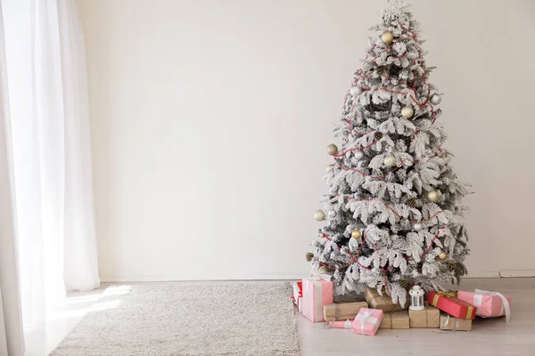 Χριστουγεννιάτικο φόντο χριστουγεννιάτικο δέντρο δώρα νέο έτος διακόσμηση διακόσμηση διακοπών χειμώνα — Φωτογραφία Αρχείου