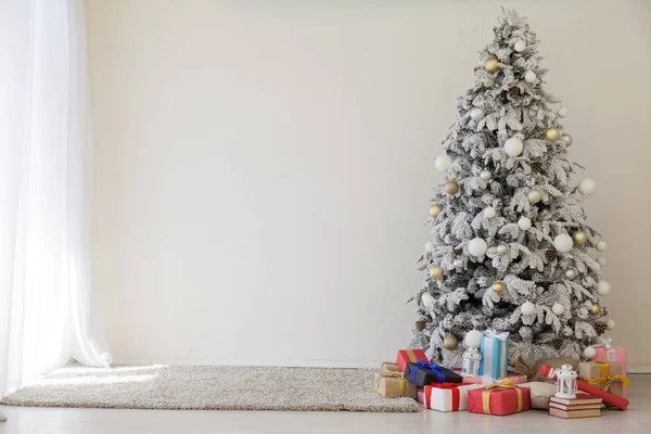 Jul bakgrund juldekoration gåvor leksaker snöflingor — Stockfoto