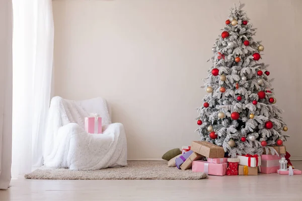 Albero di Natale casa Interior nuovo anno vacanze regali arredamento invernale — Foto Stock