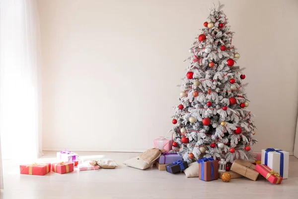 Noel ağacı Garland Işıklar Yılbaşı tatil hediye dekor beyaz — Stok fotoğraf
