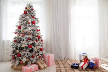 Noel ağacı ev iç yeni yıl hediyeleri kış tatil