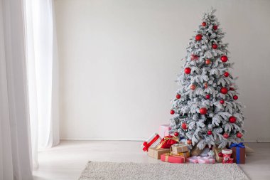 Noel ağacı ev iç Yılbaşı tatil hediyeler kış dekor