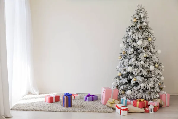 Weihnachtsbaum Girlande Lichter neues Jahr Urlaub Geschenke weiß Home Dekor — Stockfoto