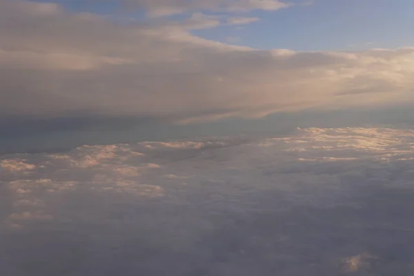 비행기 풍경 내부에서 일몰에 구름과 하늘 — 스톡 사진