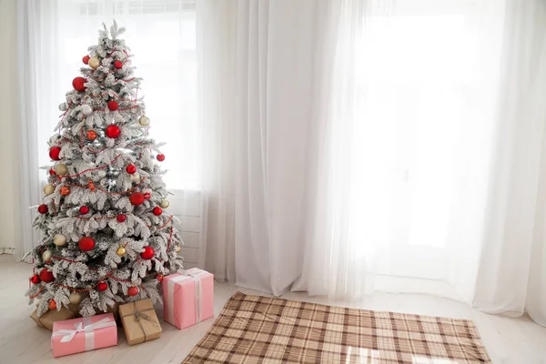 Jul bakgrund julgran nyår presenter inredning dekoration semester vinter — Stockfoto