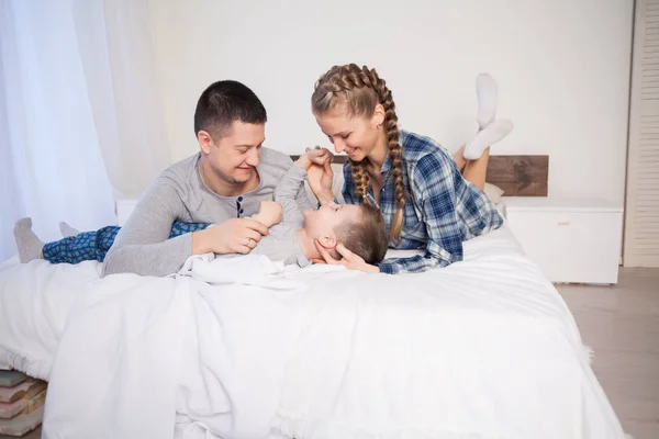 Mom dad and young son sleep on the bed in the bedroom — Stock Photo, Image