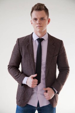 Yakışıklı genç iş adamları iş portresi 