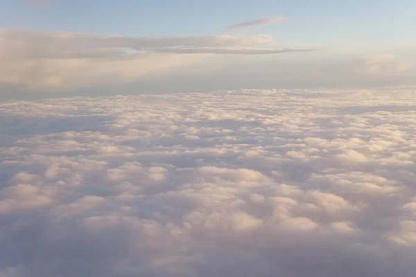 Nuages au coucher du soleil de l'avion iljuminatora ciel Voyage soleil — Photo