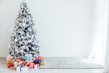 Beyaz Noel Ağacı Yeni Yıl tatil sunar