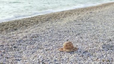 Plajda havlu yaz arka plan ve dekorasyon için boş alan.