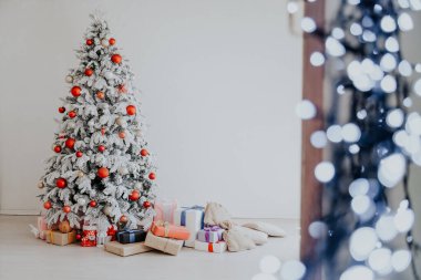 Neşeli Noel ağacı hediye yılbaşı ev iç