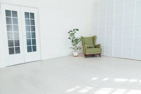 Silla en el interior de la habitación blanca decoración de la casa —  Fotos de Stock