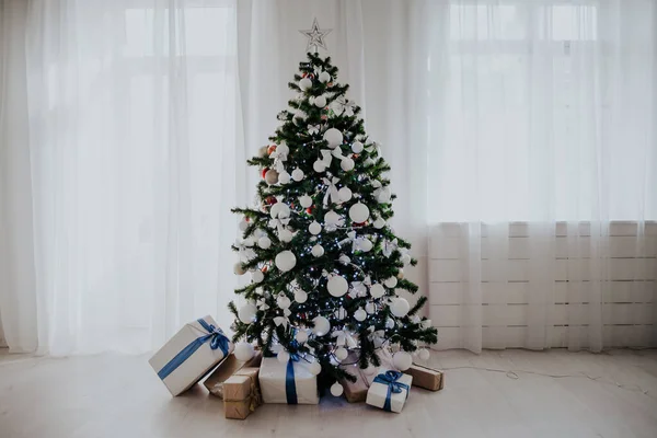 Novos presentes do ano decoração árvore de Natal inverno — Fotografia de Stock