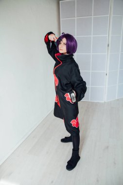 Anime Cosplayer kızı mor saçlı süper kahraman