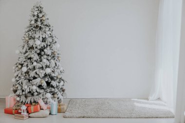 Yılbaşı ağacının hediyeleri ve yeni yıl arkaplanı.