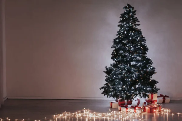 圣诞灯会装饰圣诞树新年礼物 — 图库照片