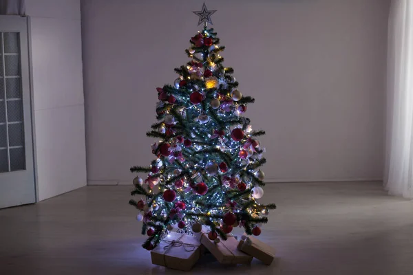Nytt år träd jul inredning gåvor vinter hurra — Stockfoto